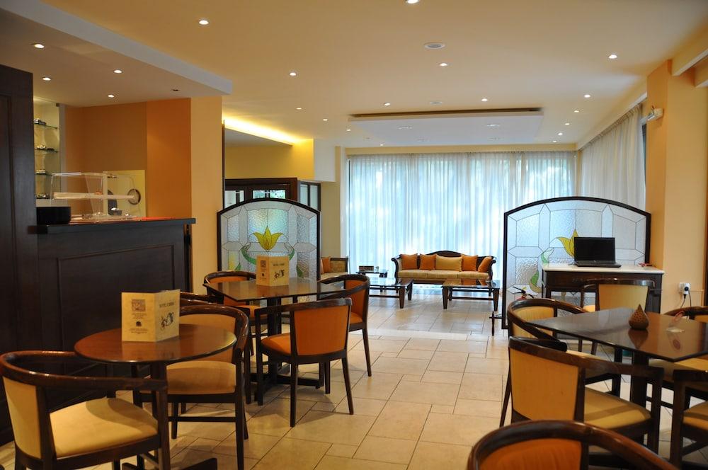 Hotel Chris Atenas Exterior foto